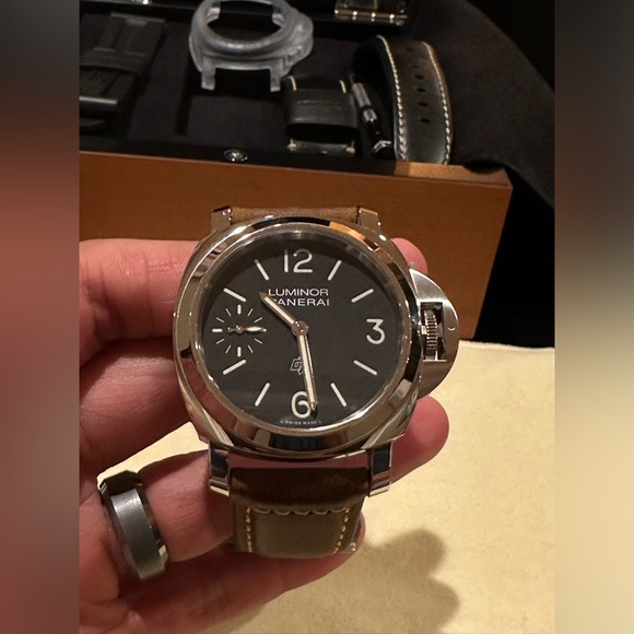 Panerai PAM 1084 (Like New) - Picture 7 of 11